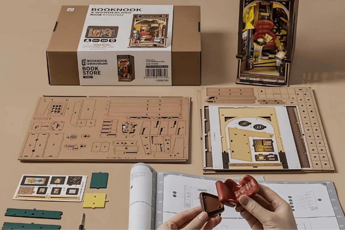 book nook en cours d'assemblage